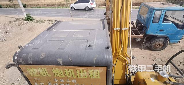 駕駛室頂部(整機(jī)外觀) 駕駛室頂部(整機(jī)外觀)