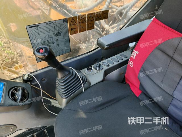 座椅右側(cè)控制臺(tái)/鑰匙門/油門/含右手柄（駕駛室部分）