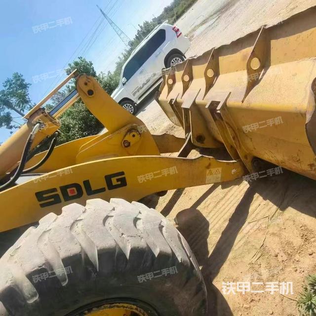 工作裝置整體(整機(jī)外觀及大件) 工作裝置整體(整機(jī)外觀及大件)