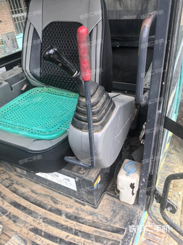 座椅右側(cè)控制臺/鑰匙門/油門/含右手柄(駕駛室部分) 座椅右側(cè)控制臺/鑰匙門/油門/含右手柄(駕駛室部分)