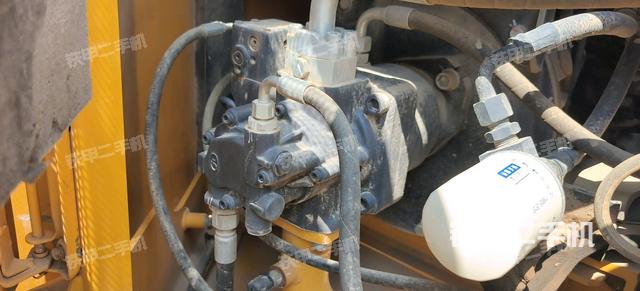 液壓泵艙室正面整體(整機(jī)外觀) 液壓泵艙室正面整體(整機(jī)外觀)