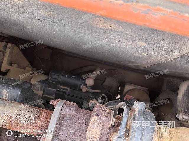 驾驶室顶部(整机外观) 驾驶室顶部(整机外观)