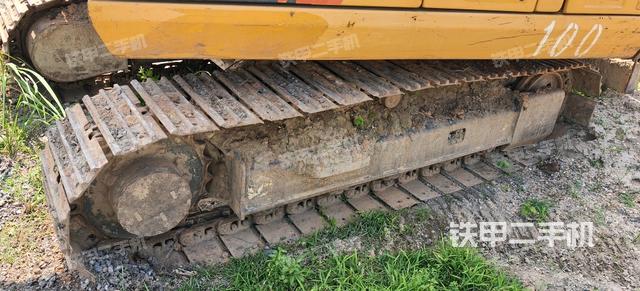 單側(cè)履帶整體(整機(jī)外觀) 單側(cè)履帶整體(整機(jī)外觀)