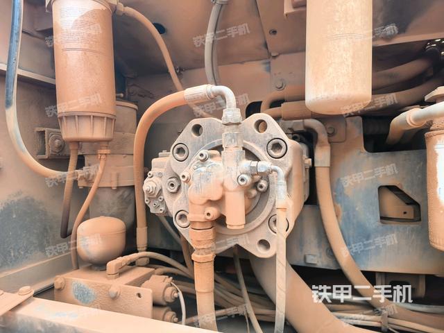液壓泵斜45?右(大件艙室) 液壓泵斜45?右(大件艙室)
