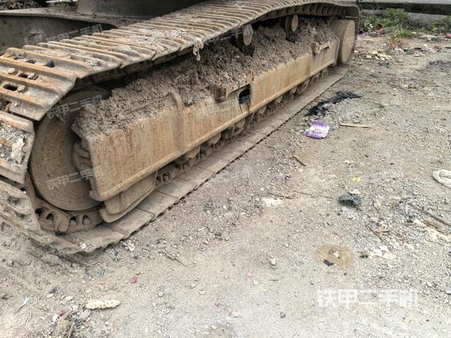 左側(cè)履帶整體?(行走機(jī)構(gòu)) 左側(cè)履帶整體?(行走機(jī)構(gòu))