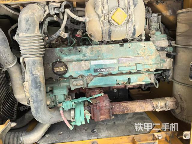 发动机整体俯视(整机外观) 发动机整体俯视(整机外观)