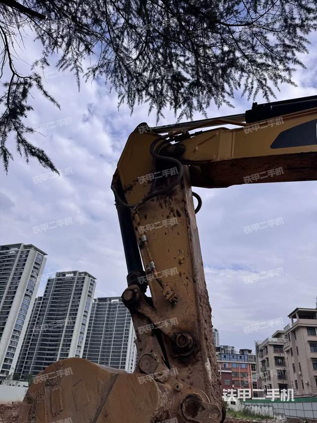小臂整體左后(工作和回轉(zhuǎn)裝置) 小臂整體左后(工作和回轉(zhuǎn)裝置)