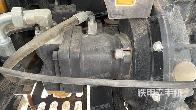 液壓泵艙室正面整體(整機外觀) 液壓泵艙室正面整體(整機外觀)