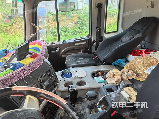 駕駛室操作臺(設(shè)備外觀及核心部件) 駕駛室操作臺(設(shè)備外觀及核心部件)