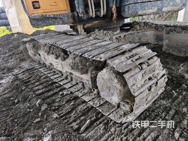 单侧履带整体(整机外观) 单侧履带整体(整机外观)