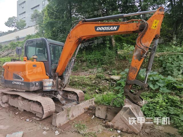 右前45(整機(jī)外觀) 右前45(整機(jī)外觀)