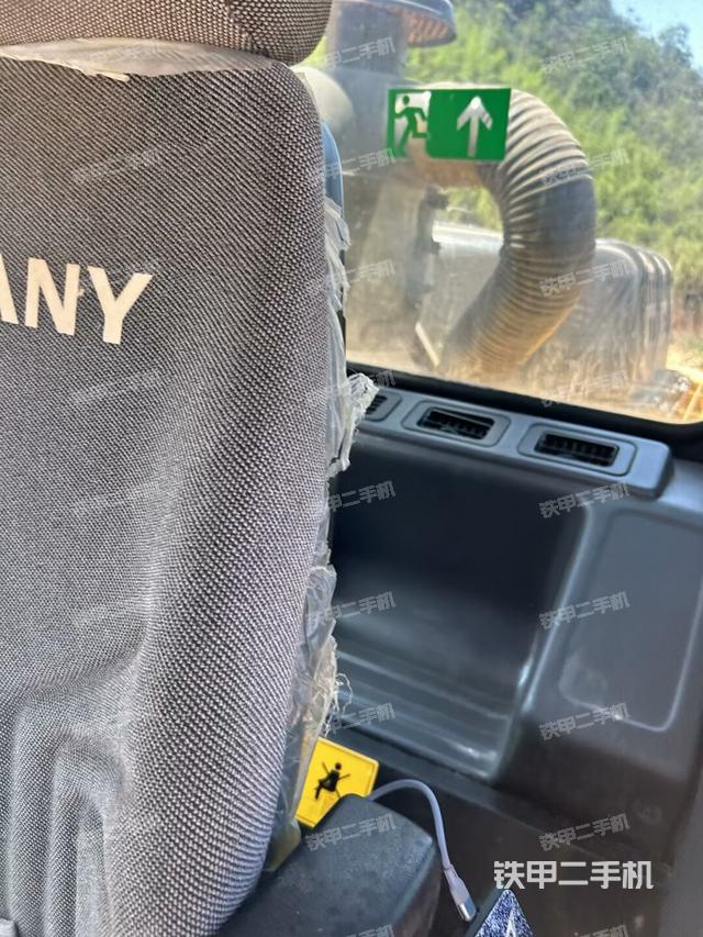 座椅后部(驾驶室部分) 座椅后部(驾驶室部分)