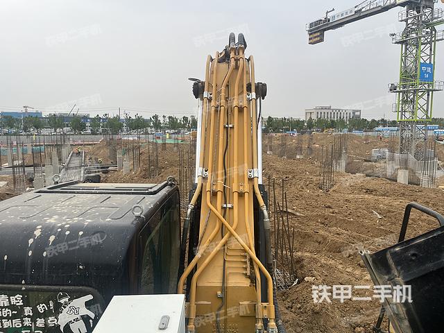 駕駛室頂部(整機(jī)外觀(guān)) 駕駛室頂部(整機(jī)外觀(guān))