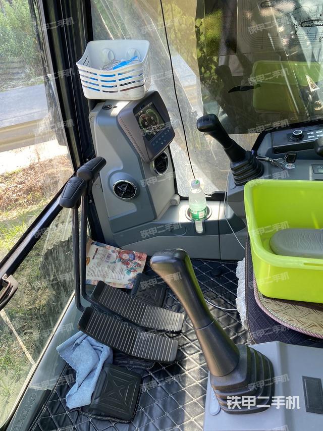 驾驶室整体(整机外观) 驾驶室整体(整机外观)