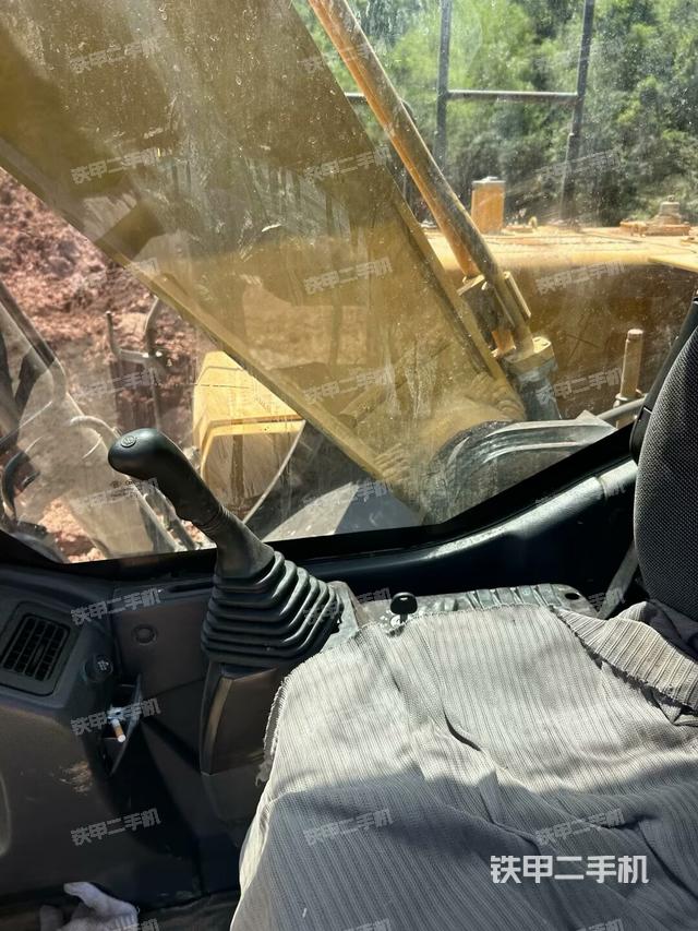 后窗玻璃角标(驾驶室部分) 后窗玻璃角标(驾驶室部分)