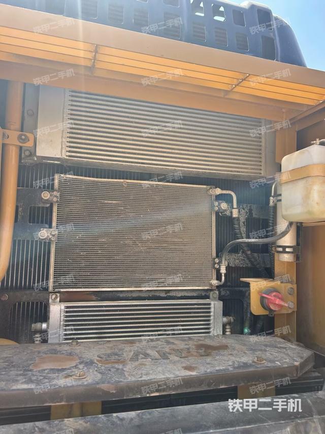 散热器正面(大件舱室) 散热器正面(大件舱室)