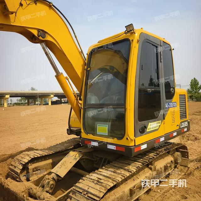 駕駛室整體(整機外觀) 駕駛室整體(整機外觀)