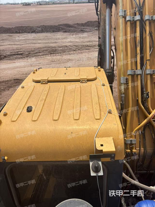 驾驶室顶部（整机外观）