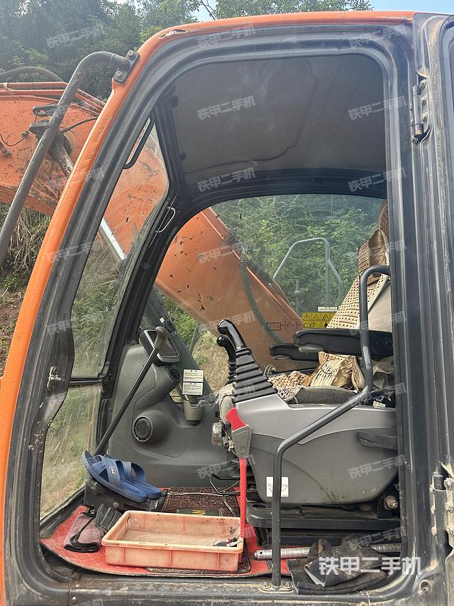 驾驶室整体（整机外观）