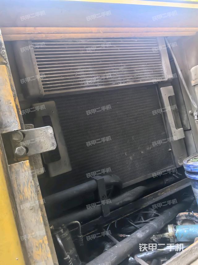 散熱器正面(大件艙室) 散熱器正面(大件艙室)