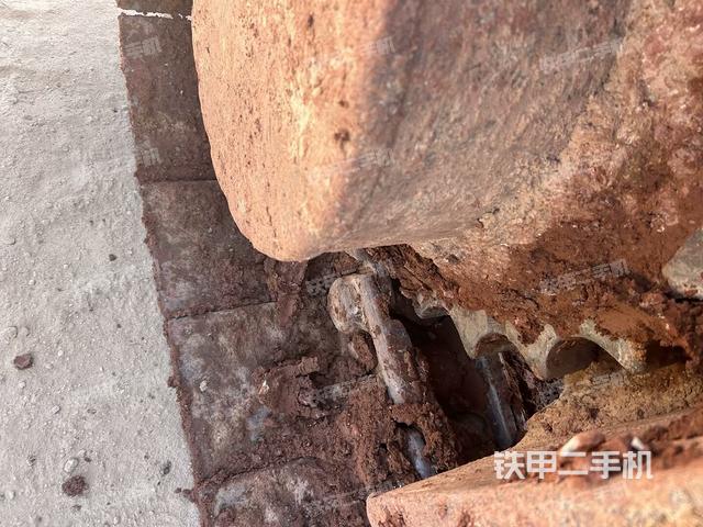 左导向轮(行走机构) 左导向轮(行走机构)