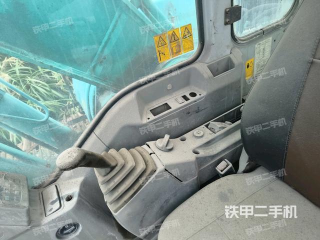 后窗玻璃角標(駕駛室部分) 后窗玻璃角標(駕駛室部分)