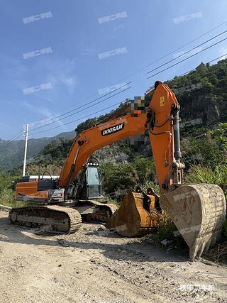 斗山DX380LC-9C挖掘机实拍图片