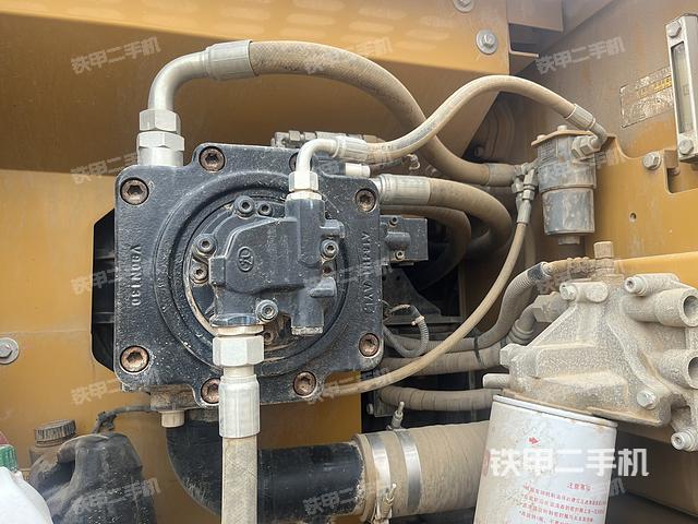 液壓泵艙室正面整體(整機(jī)外觀(guān)) 液壓泵艙室正面整體(整機(jī)外觀(guān))