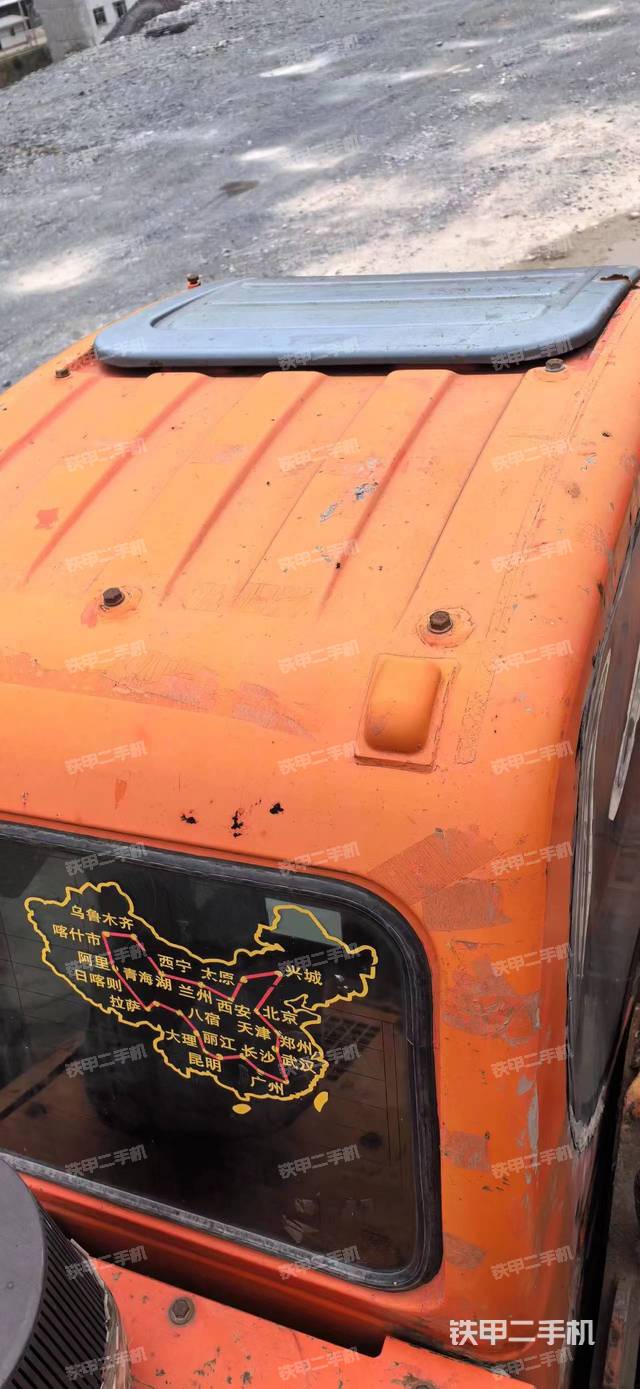 驾驶室顶部（整机外观）