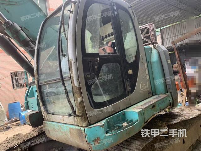 神鋼SK235SR挖掘機(jī)