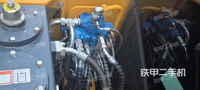 回转马达和主控阀（整机外观）