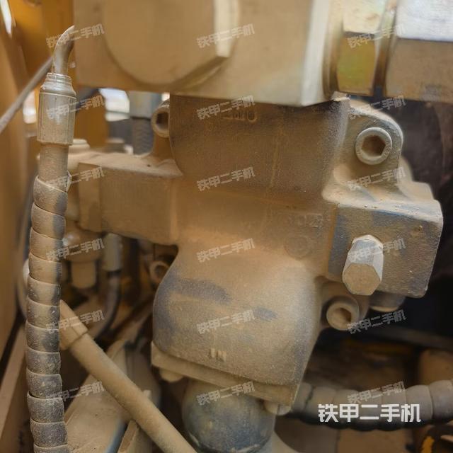 液壓泵艙室正面整體(整機(jī)外觀) 液壓泵艙室正面整體(整機(jī)外觀)