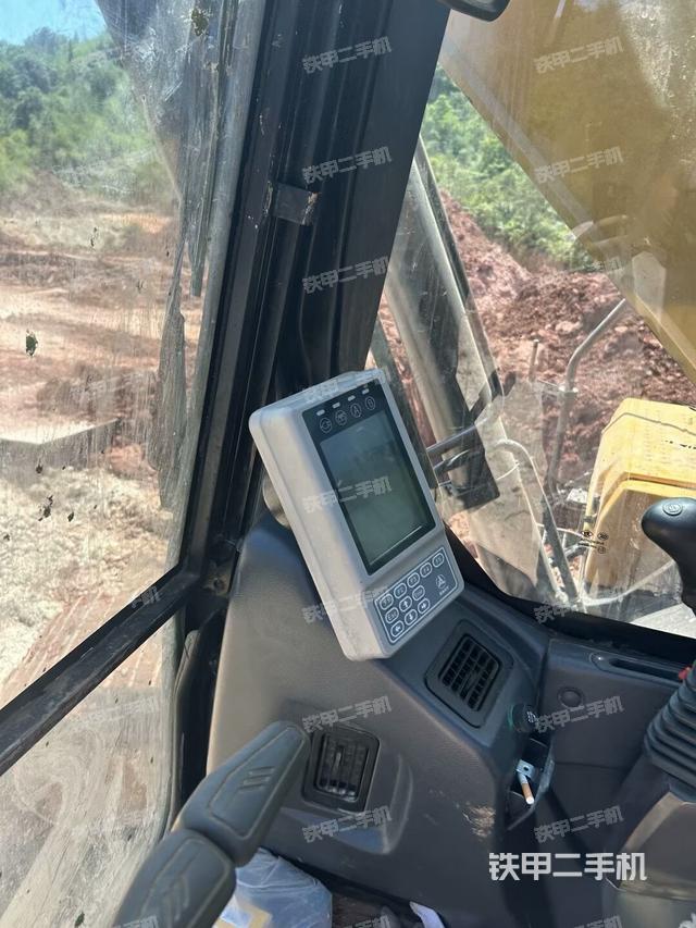 显示屏 (驾驶室部分) 显示屏 (驾驶室部分)