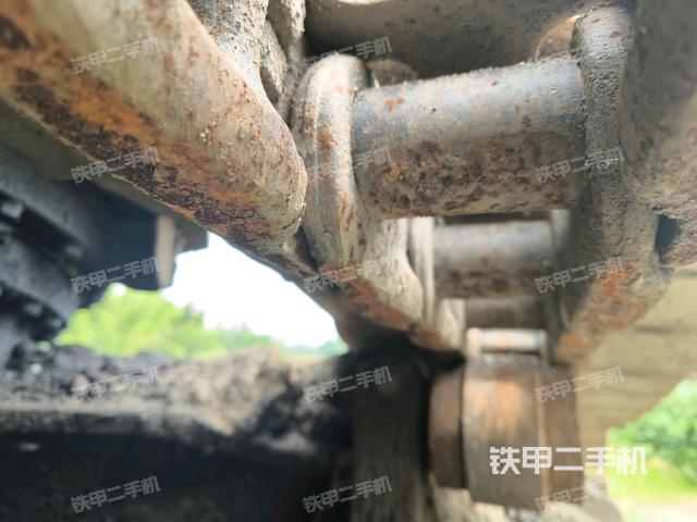 單側(cè)履帶整體(整機(jī)外觀) 單側(cè)履帶整體(整機(jī)外觀)