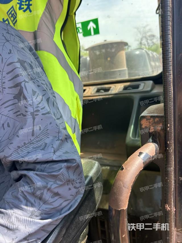 座椅右側(cè)控制臺/鑰匙門/油門/含右手柄（駕駛室部分）