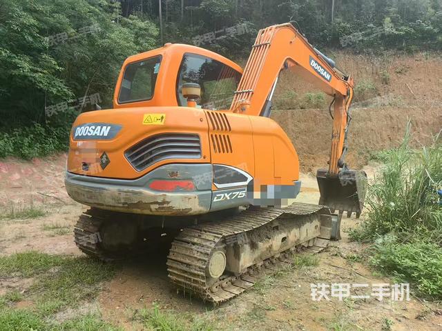 整機(jī)右后45°(整機(jī)外觀) 整機(jī)右后45°(整機(jī)外觀)