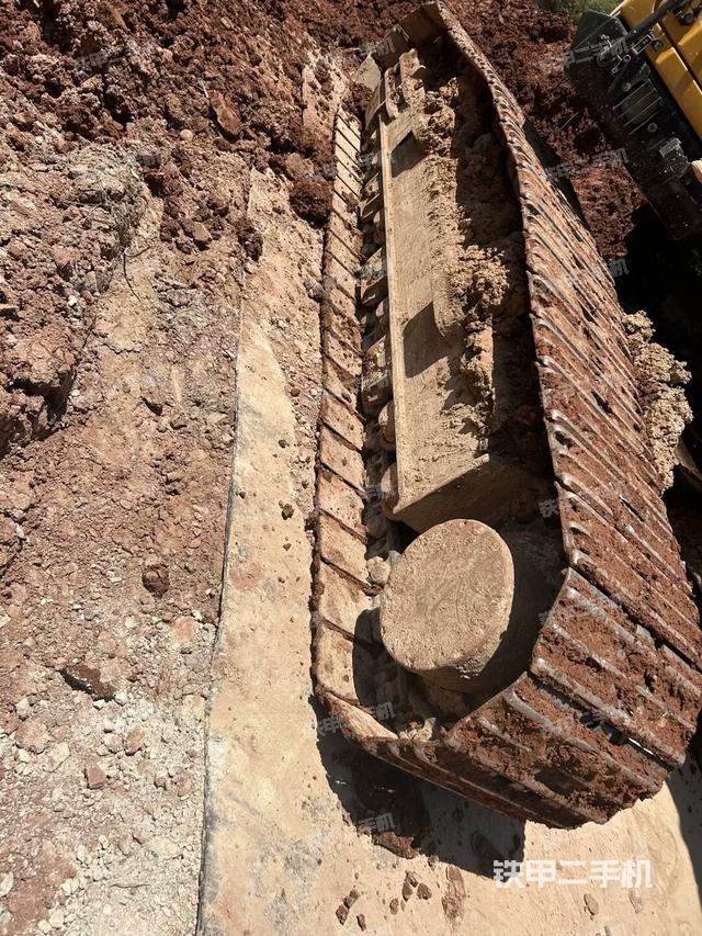 右侧履带整体(行走机构) 右侧履带整体(行走机构)