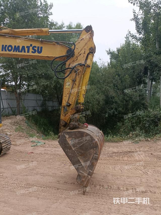 小臂整体左后(工作和回转装置) 小臂整体左后(工作和回转装置)