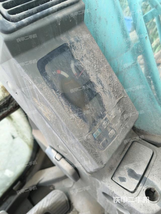 座椅右側控制臺/鑰匙門/油門/含右手柄(駕駛室部分) 座椅右側控制臺/鑰匙門/油門/含右手柄(駕駛室部分)