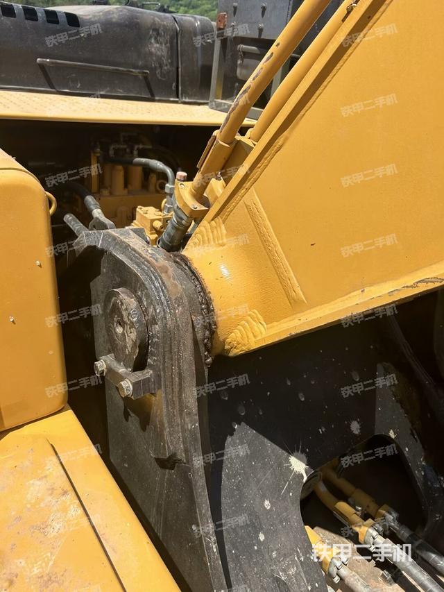 大臂根部 斜视(工作和回转装置) 大臂根部 斜视(工作和回转装置)