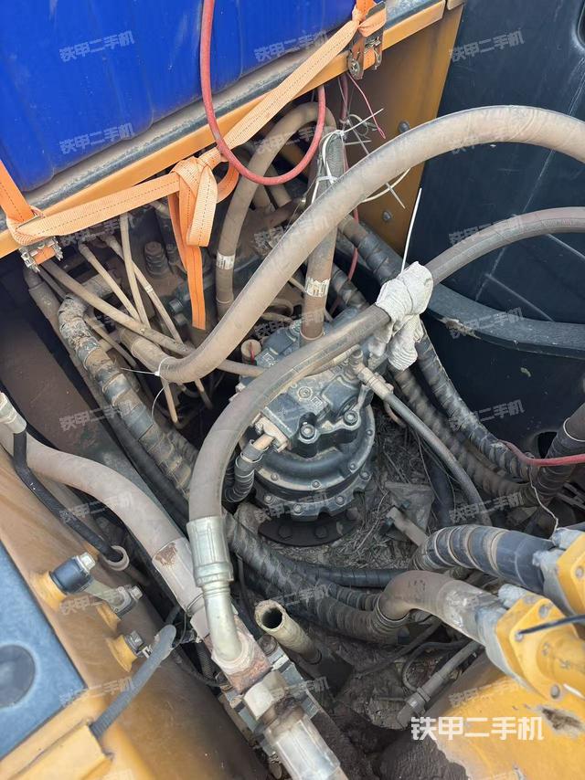 回转马达和主控阀（整机外观）