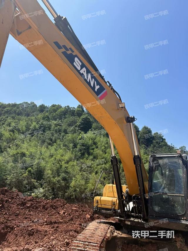 大臂整体 右侧(工作和回转装置) 大臂整体 右侧(工作和回转装置)