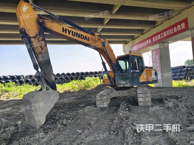 現(xiàn)代R215LVS挖掘機(jī)