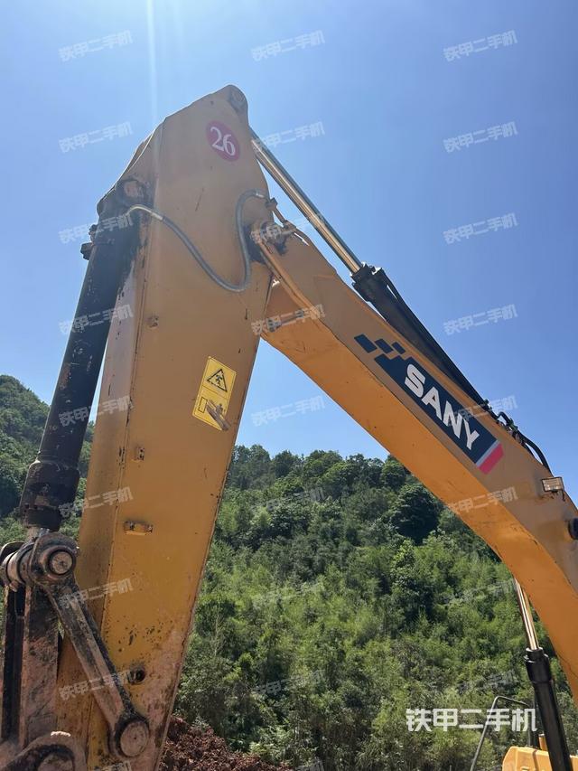 小臂整体左后(工作和回转装置) 小臂整体左后(工作和回转装置)