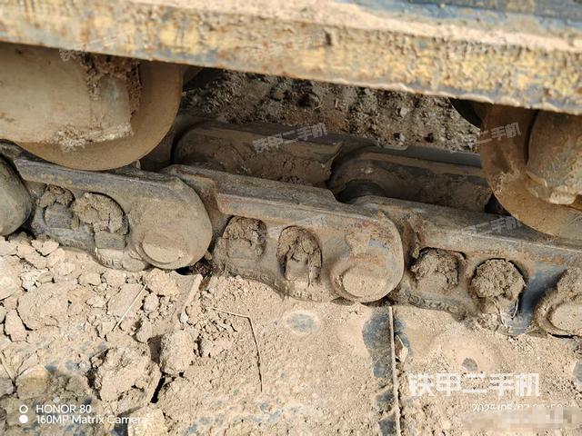 单侧履带整体(整机外观) 单侧履带整体(整机外观)