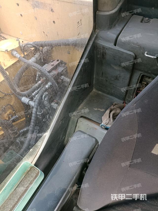 后窗玻璃角标(驾驶室部分) 后窗玻璃角标(驾驶室部分)