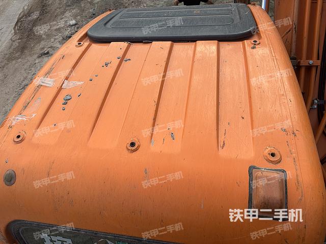 驾驶室顶部（整机外观）