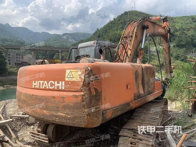 日立ZX200挖掘机的设备实拍-第2张实拍照片