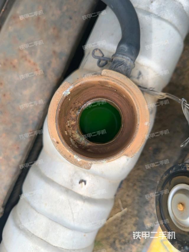 駕駛室整體(整機(jī)外觀) 駕駛室整體(整機(jī)外觀)
