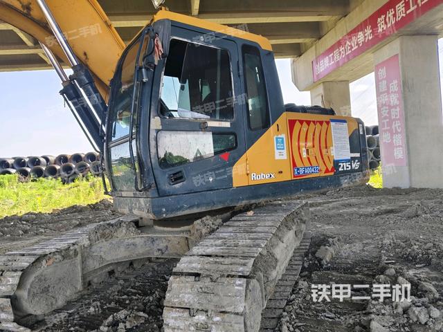 驾驶室整体(整机外观) 驾驶室整体(整机外观)